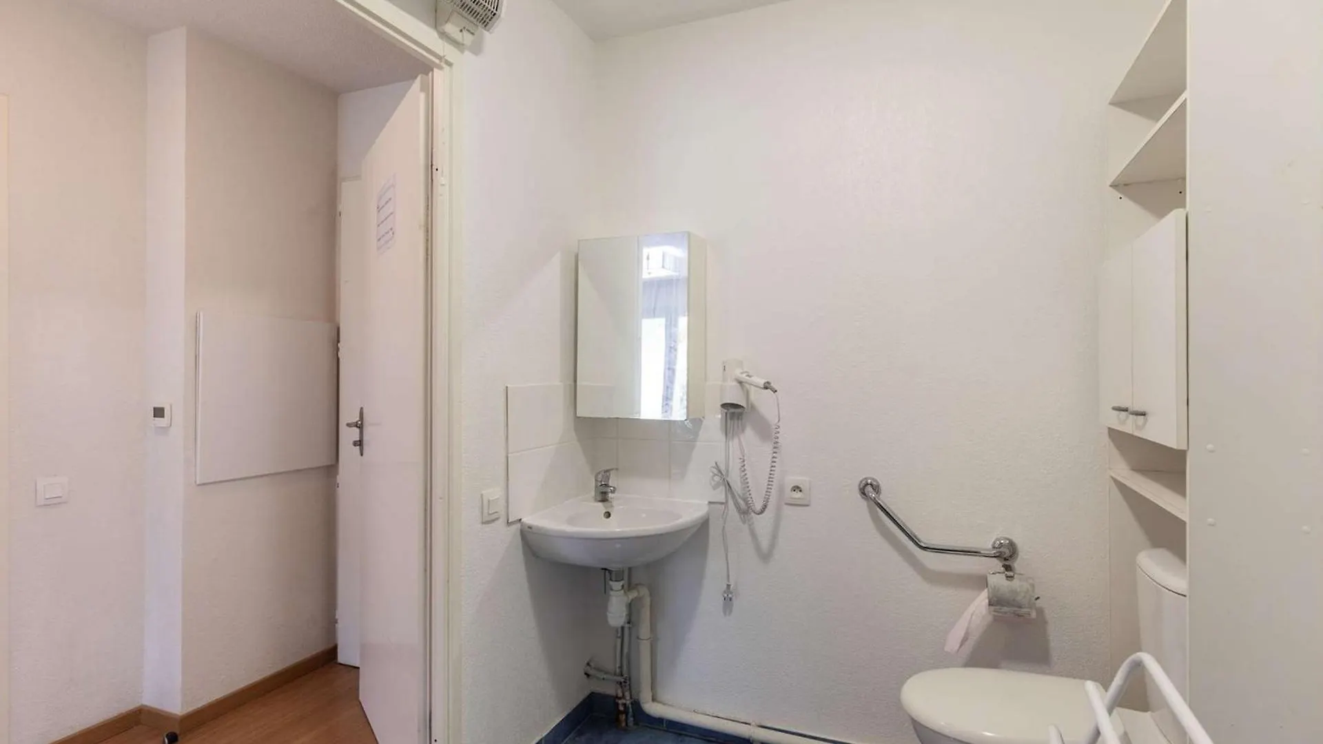 T3 Avec Jardin, Piscine, Sauna, Hammam - Proche Commodites, Ski Et Thermes - 4 Pers, Luz-Saint-Sauveur - Fr-1-402-135